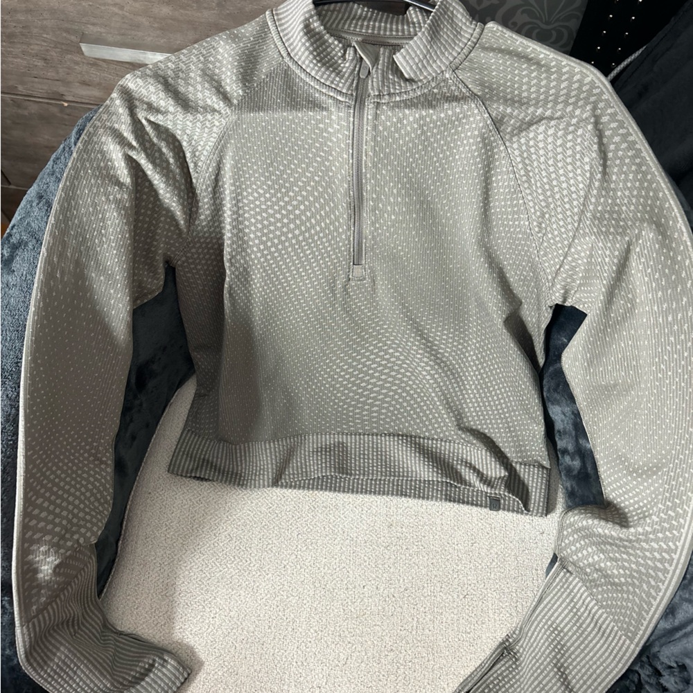 Lululemon size 8 army green quarter zip